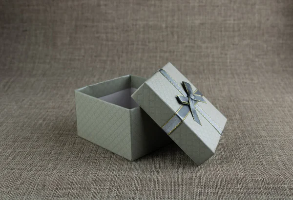 Caja Regalo Abierta Gris Sobre Fondo Gris — Foto de Stock