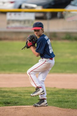 O pitch rüzgarlar gibi hedef gözleri baseball sürahi devam ediyor.