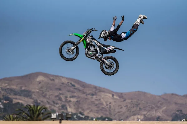 Stunt Rider Black Costume Flies Midair Bike Arms Spread Jump — Stock Photo, Image