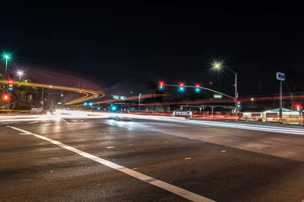 Mills Yol Doğu Main Street Streaking Farlar Parlak Lambalar Ağustos — Stok fotoğraf