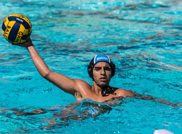 Buena High School Waterpoloër Uithouden Bal Terwijl Het Zoeken Van — Stockfoto