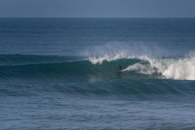Emma ahşap devlet Beach Ventura, California, ABD 9 Ocak 2019 cesur sörfçü için mükemmel bir ortam kümesindeki bir dalganın çizgileriyle dıştan Ventura yükü.