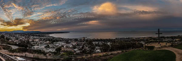 Nubi Tropicali Che Brillano Sulle Luci Della Città Ventura Lungo — Foto Stock