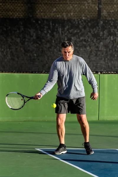 Focused Recreational Tennis Player Man Keeping Eyes Ball Prepares Hit — Stock Photo, Image