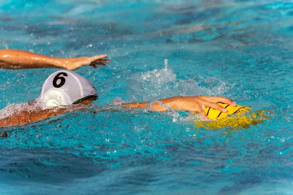 Intenzita se zobrazuje v soutěžících vodních sportovcích. — Stock fotografie