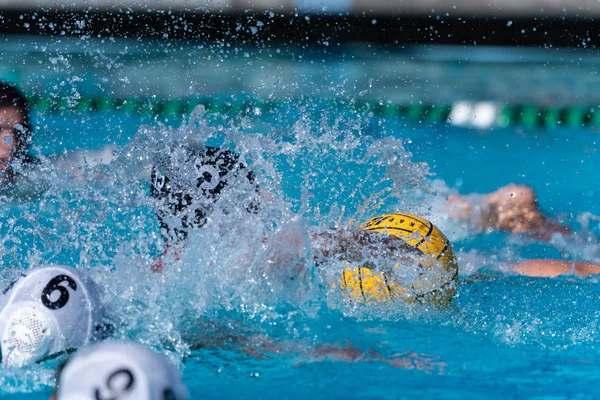 Intenzita se zobrazuje v soutěžících vodních sportovcích. — Stock fotografie