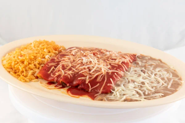Hjärtlig Måltid Traditionella Enchilada Frestar Smaklökarna Att Äta Hela Måltiden — Stockfoto