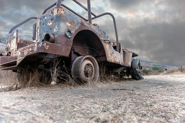 Antiguo Cuerpo Jeep 1928 Oxidado Despojado Neumáticos Planos Descompuestos Largo —  Fotos de Stock