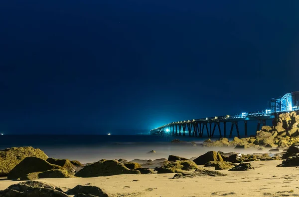 Rincon Island Incombe Lontananza Con Luci Brillanti Mentre Richfield Pier — Foto Stock