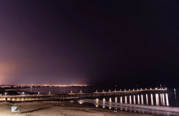 Móló Lámpák Tükrözik Óceáni Víz Alatt Ventura Móló Csillagkép Csillagok — Stock Fotó