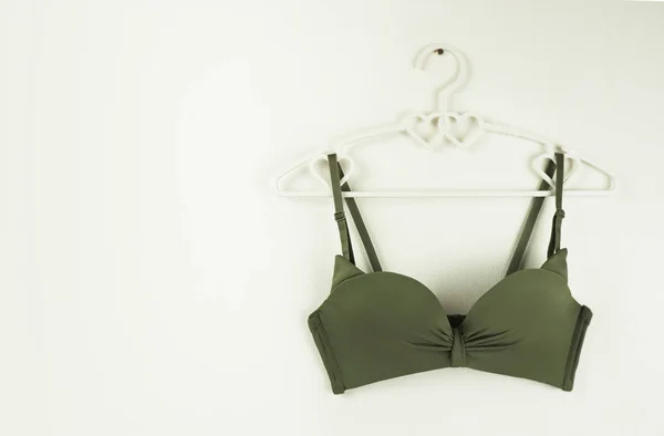 Reggiseno Con Verde Kaki Sul Gancio Del Cuore Donna Lingerie — Foto Stock