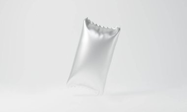 Gümüş paket maketi, folyo ürün tasarımı için beyaz arka planda izole edildi. Boş plastik poşet, abur cubur paketi ya da paket cipsi. Kese paketini temizle.