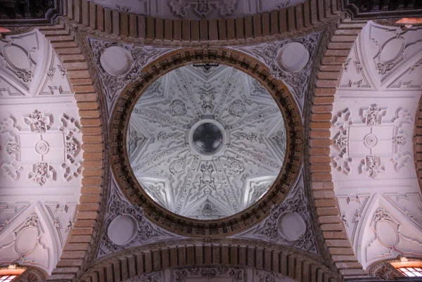 Belső Tér Kupola Egy Spanyol Katedrális Szimmetria Fények Árnyékok — Stock Fotó