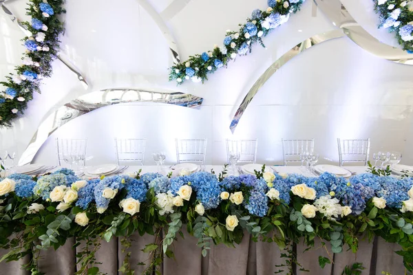 Banquet Table Decorated Compositions Hydrangea Flowers Greenery — Stock Photo, Image