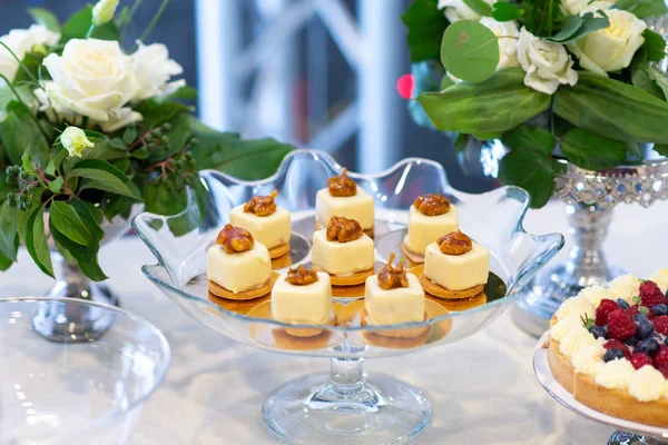 Cupcakes Mesa Banquete Mesa Casamento Configuração — Fotografia de Stock