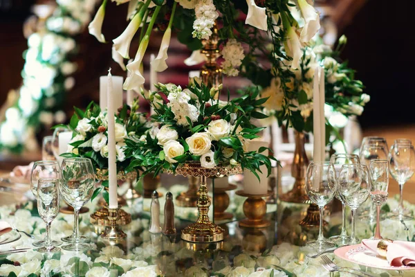 Gnistrande Glas Står Bordet Förberett För Elegant Bröllop — Stockfoto