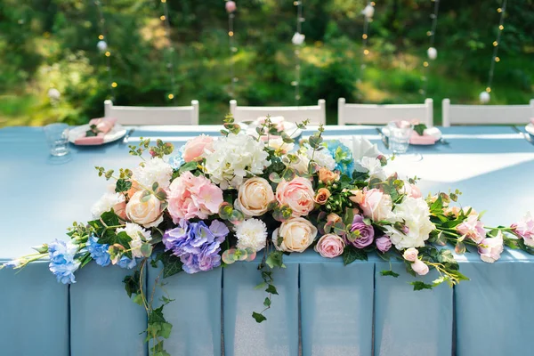 Hochzeitsdekor Tisch Für Das Brautpaar Freien Hochzeitsempfang Elegante Tischdekoration Florale — Stockfoto