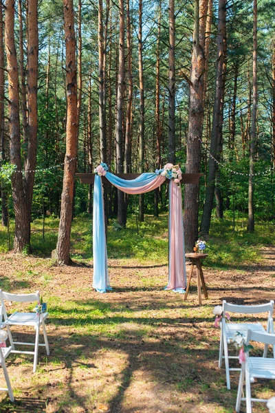 Bröllop Arch Dekorerad Med Blommor Utomhus Vackert Bröllop Ställa Moderna — Stockfoto