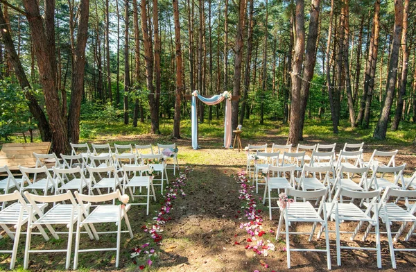 Bröllop Arch Dekorerad Med Blommor Utomhus Vackert Bröllop Ställa Moderna — Stockfoto