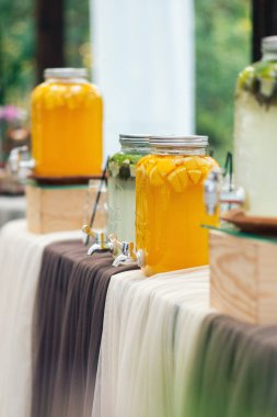 Cam kavanoz limonata düğün şeker çubuğu. Yemek Servisi. Düğün içkiler 