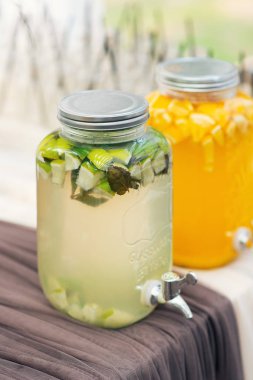 Cam kavanoz limonata düğün şeker çubuğu. Yemek Servisi. Düğün içkiler 