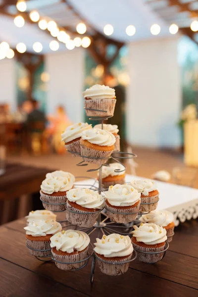 Deliciosos Cupcakes Buffet Doces Casamento Moderno Barra Doces — Fotografia de Stock