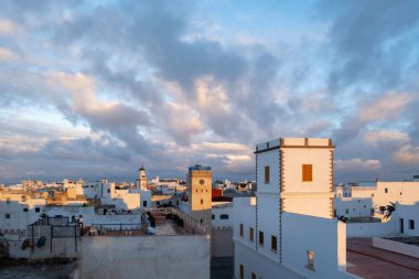 Essaouira, Fas fort şehir. Essaouira duvarlar ve kale Medine'de günbatımı zaman bina eski