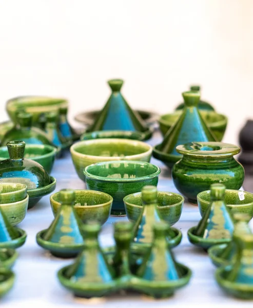 传统的摩洛哥市场与纪念品 手工陶瓷 图库照片