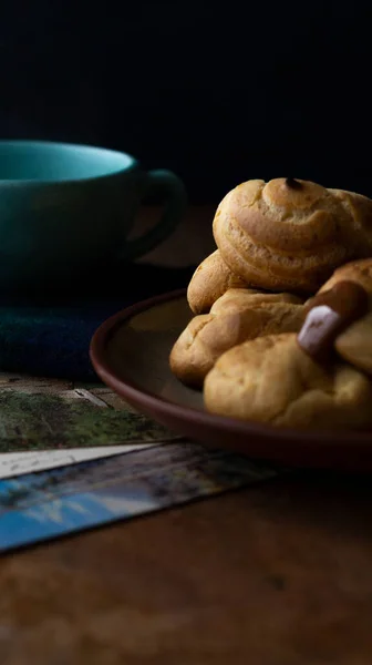 Profiteroles Caseros Rellenos Con Dulce Leche — Stock Photo, Image