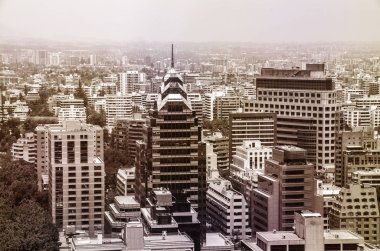 Santiago gökdelen günbatımı, renk uygulanan, tonlama Şili, Güney Amerika bakarak