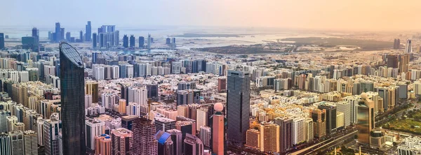 Vista Panorámica Ciudad Atardecer Abu Dhabi Atrae Millones Personas Anualmente —  Fotos de Stock