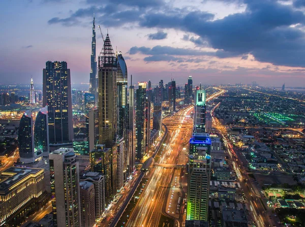 Sheikh Zayed Road Βράδυ Στο Ντουμπάι Ηνωμένα Αραβικά Εμιράτα — Φωτογραφία Αρχείου