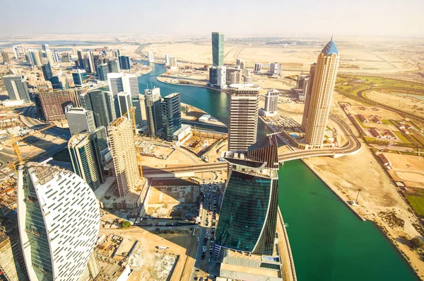 Dubai - Şehir merkezinin ufuk çizgisi.