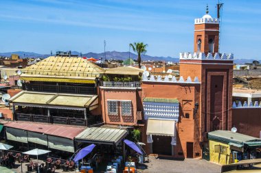 Jamaa el Fna market square, Marakeş, Fas, Kuzey Afrika. Jemaa el Fnaa, Djema el-Fna veya Djemaa el-Fnaa Marrakesh'ın Medine çeyreğinde bir ünlü Meydanı ve pazar yeri olduğunu.