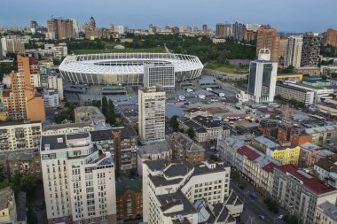 Sunrise Kiev Olimpik Stadyum yukarıda. Kış günü, havadan görünümü.