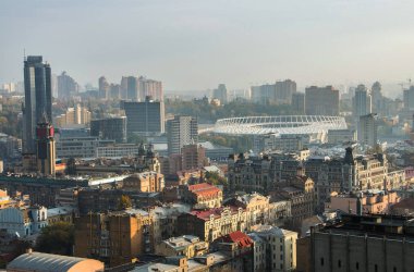 Sunrise Kiev Olimpik Stadyum yukarıda. Kış günü, havadan görünümü.