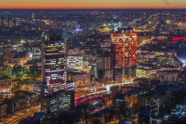 Gece Kiev şehir manzaralı, modern bulding Kiev, Ukrayna Panoraması