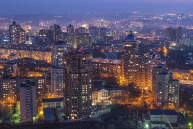 Gece Kiev şehir merkezi manzaralı yükseklikten, Kiev, Ukrayna