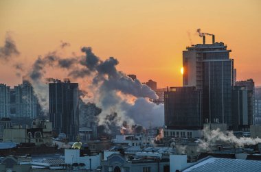 Sis kış zaman, Kiev, Ukrayna Kiev, günbatımı güzel panorama