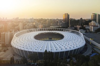 Sunrise Kiev Olimpik Stadyum yukarıda. Kış günü, havadan görünümü.