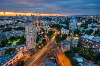 Kiev şehir - Ukrayna başkenti. Gece görünümü panorama