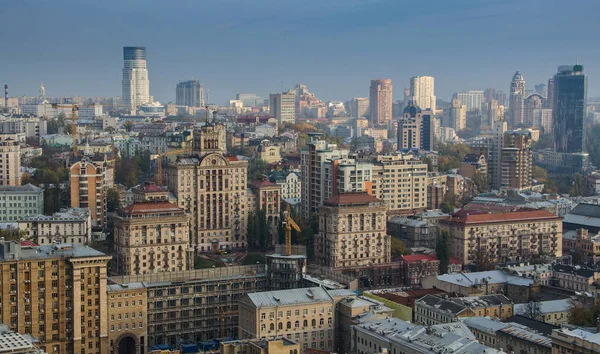 Kiev şehir merkezi, Kiev, Ukrayna iş cityscape Panoraması. Eski ve modern mimarinin sermaye şehir Ukrayna, Kiev şehir merkezinin güzel manzara