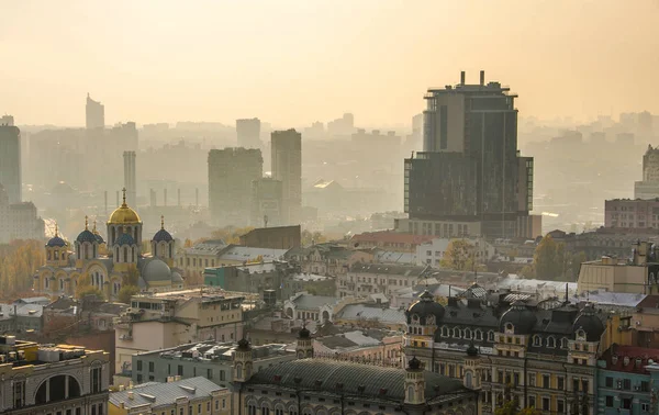 Pôr Sol Laranja Nuvens Sobre Paisagem Urbana Kiev Ucrânia Europa — Fotografia de Stock