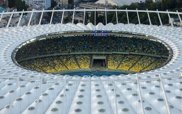 キエフ オリンピック スタジアムの上の日の出 冬の日に空撮 — ストック写真