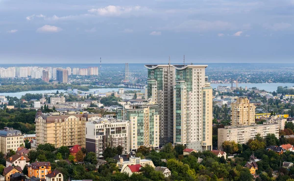 Luftföroreningar Rök Kommer Två Fabriken Skorstenar Industriområde Staden Kiev Ukraina — Stockfoto
