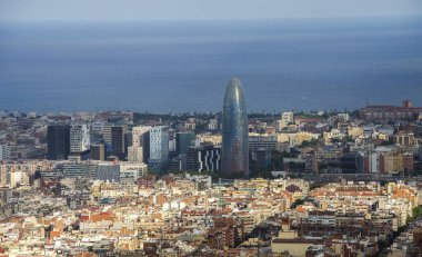 Doğal hava görünümünde Agbar Kulesi Barcelona İspanya havadan görünümü