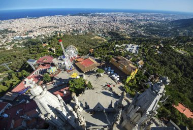 Tapınak Tibidabo Barcelona, İspanya üzerinde İsa'nın kutsal kalbi.