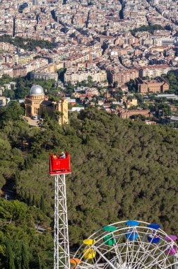 Tapınak Tibidabo Barcelona, İspanya üzerinde İsa'nın kutsal kalbi.