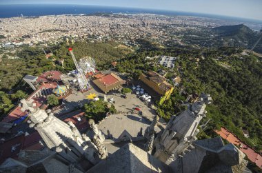Tapınak Tibidabo Barcelona, İspanya üzerinde İsa'nın kutsal kalbi.