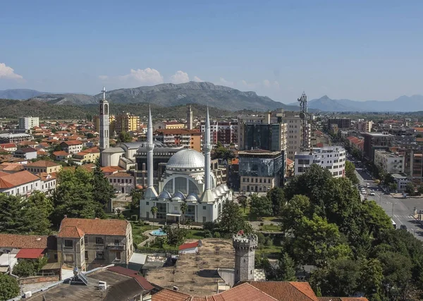 Ebu Bekr Camii, ya da Ulu Cami (Xhamia e Madhe). Shkoder, Arnavutluk şehrin merkezinde